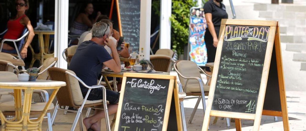 Los turistas alemanes quieren viajar a Ibiza a disfrutar del buen clima de esta época del año.