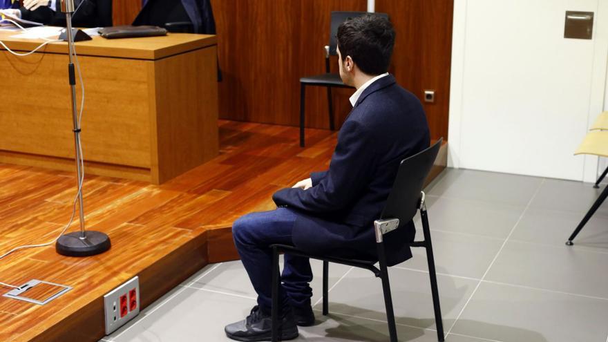 Jean Paul B. P., en el banquillo de los acusados de la Audiencia Provincial de Zaragoza.  | JAIME GALINDO