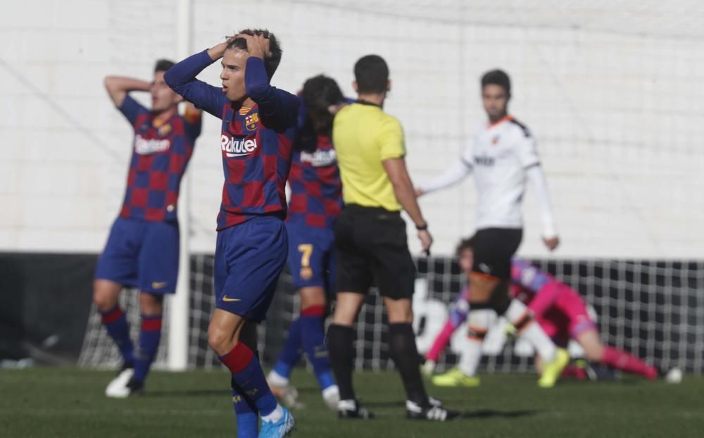 Valencia CF Mestalla - FC Barcelona B en imágenes