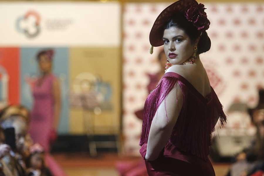 El desfile de moda flamenca a beneficio de Sonrisa de Lunares en imágenes