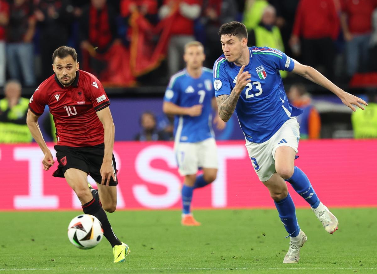 Nedim Bajrami en el partido de Albania contra Italia en la Eurocopa 2024
