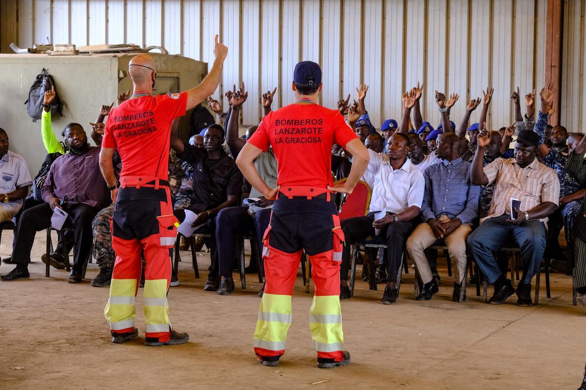 Bomberos de Lanzarote imparten un curso de primeros auxilios en Gambia