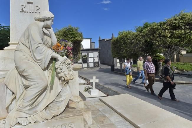 Ruta por el cementerio de Vegueta