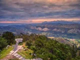 La ruta que lleva hasta el Refugio del Fitu, el monumento de los años 30 más desconocido de Asturias