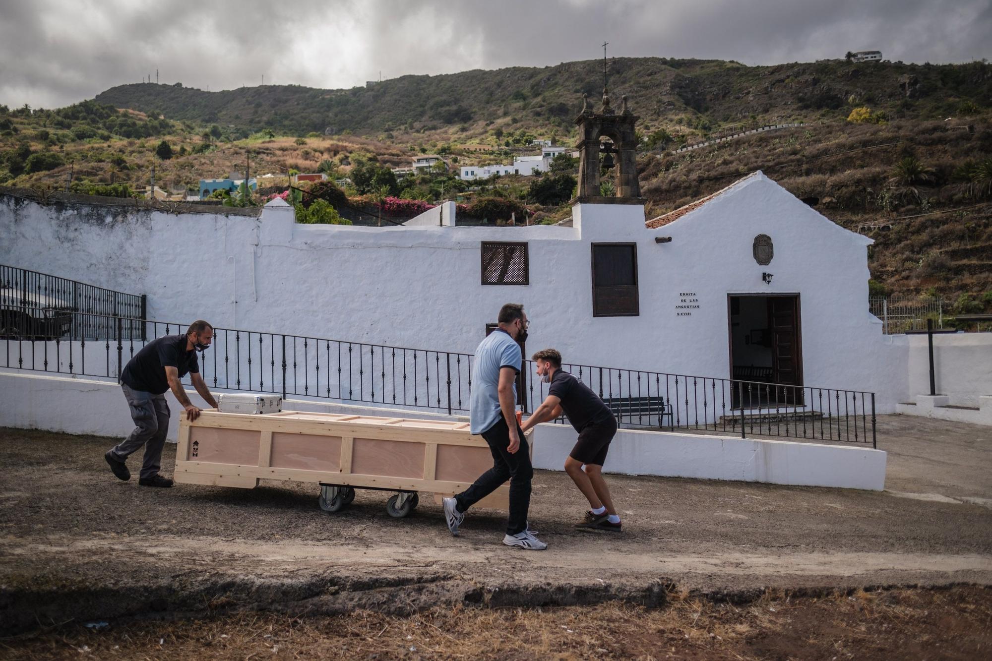 Traslado de la Virgen y el caimán de Las Angustias