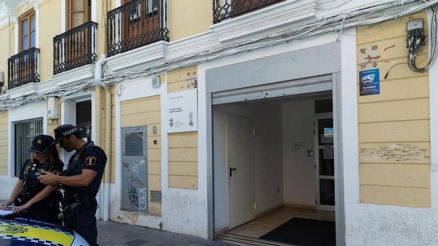  Roqueta: el ayuntamiento se parapeta tras la Policía Nacional y los vecinos se desesperan