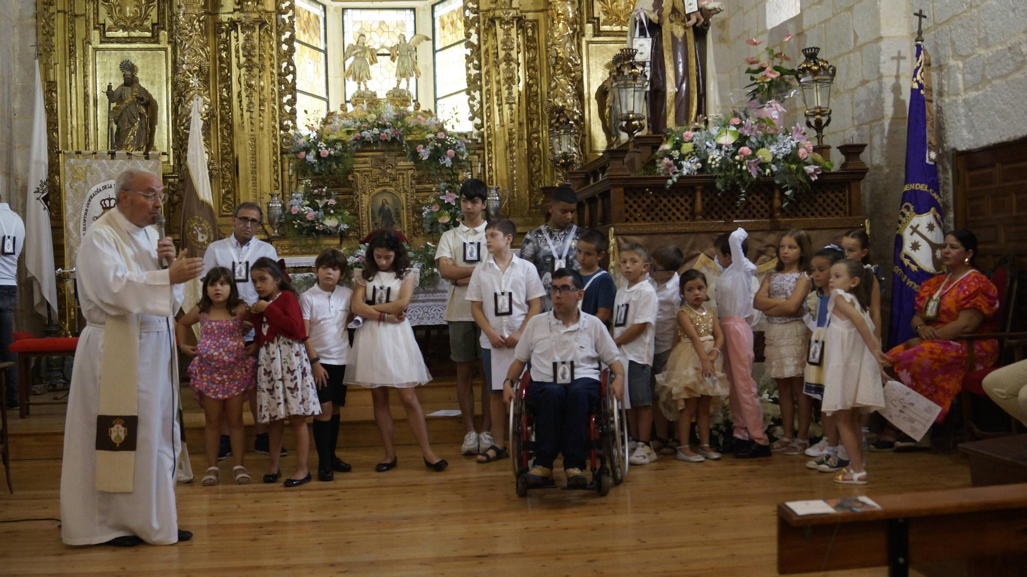 Procesión de los niños organizada por la Cofradía del Carmen de San Isidoro