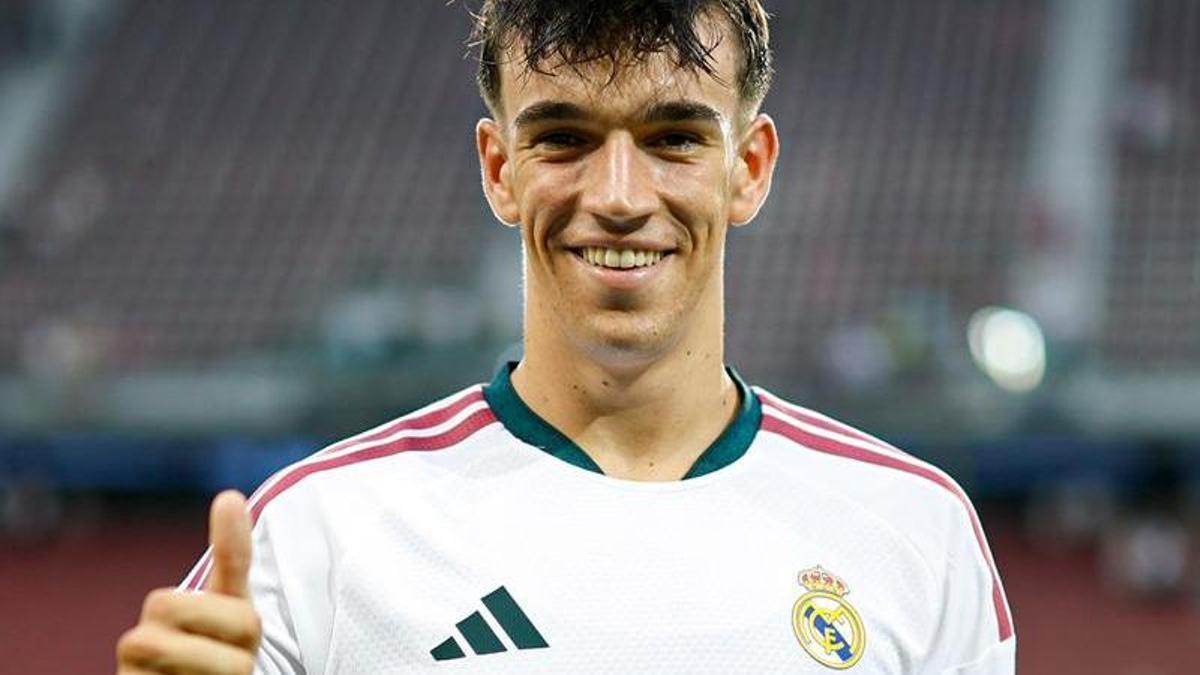 Espí, tras jugar sus primeros minutos con la camiseta del Real Madrid.