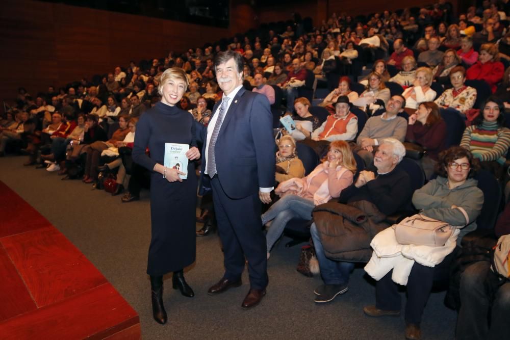 La conferencia de Urra reunió a gran número de asistentes // Alba Villar