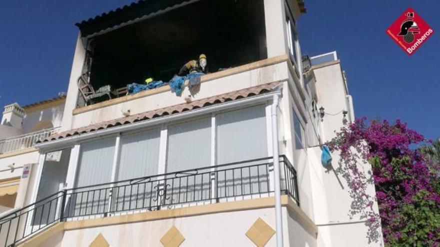 Muere una mujer tras la explosión de su vivienda en Orihuela Costa