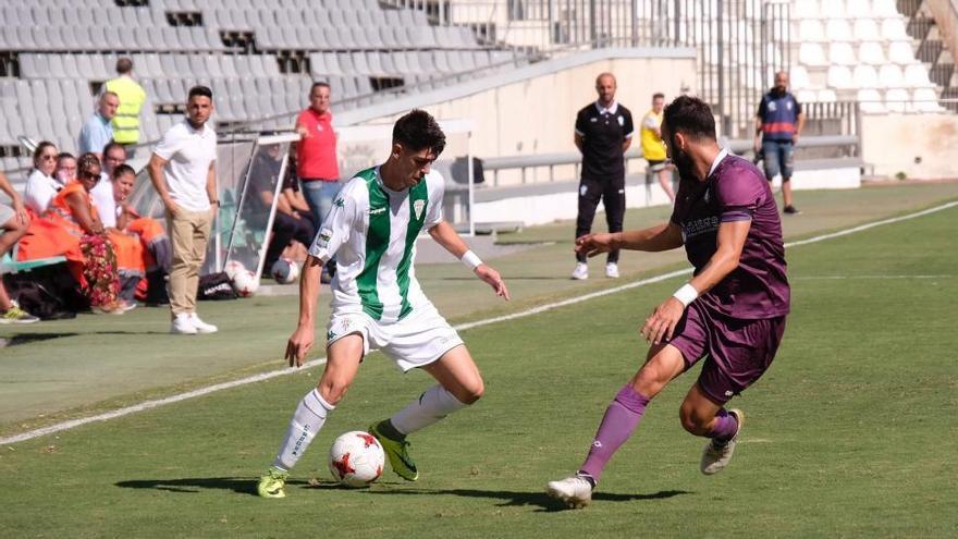 El Badajoz corta la racha positiva del Córdoba B