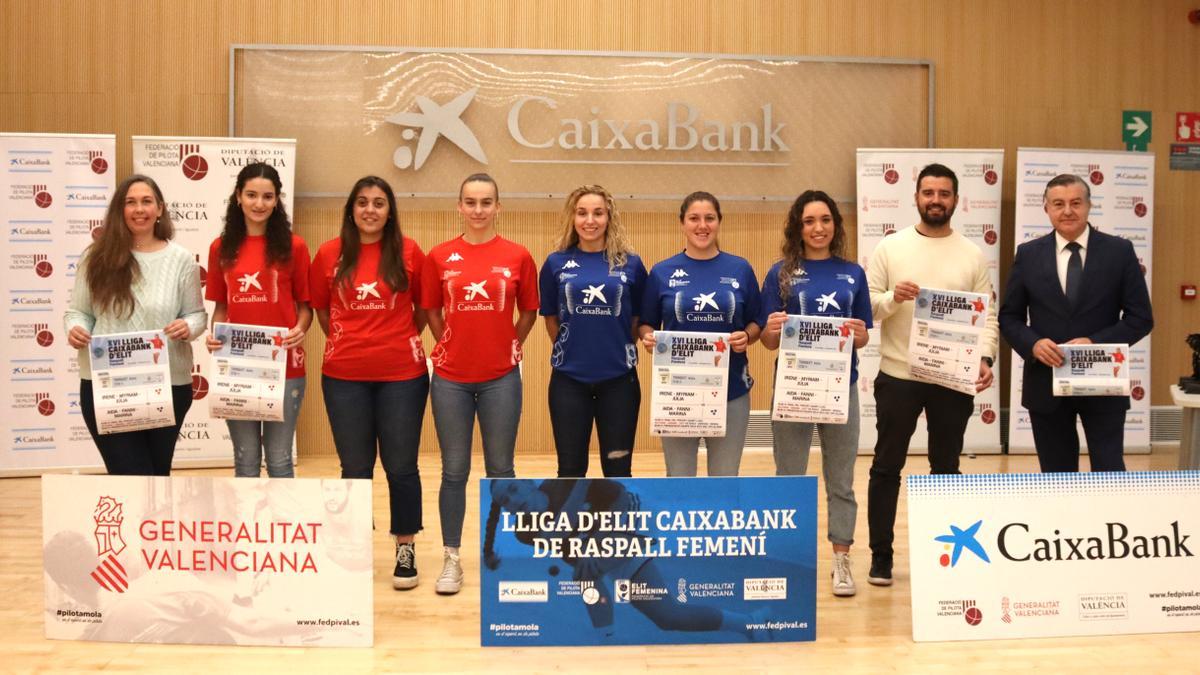 Jugadores i autoritats després de la presentació.