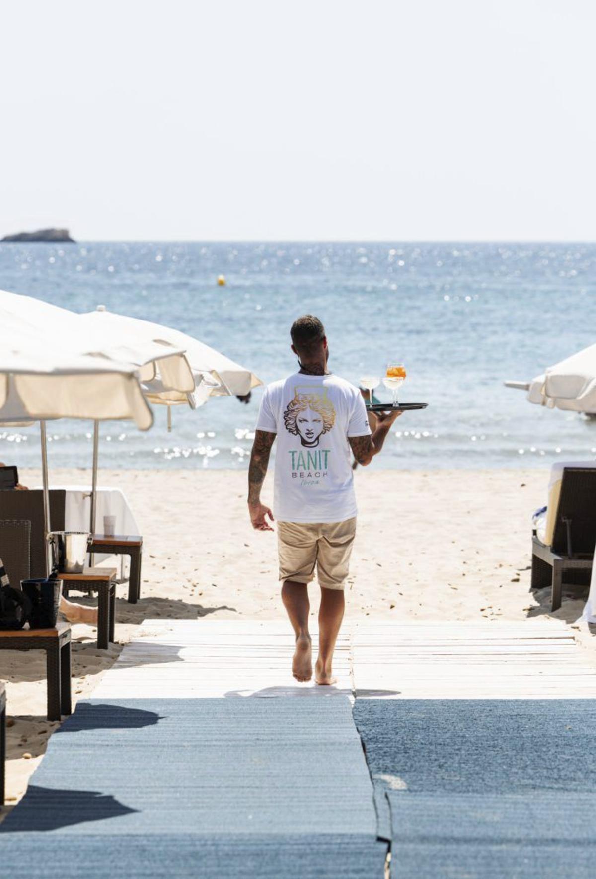 Gastronomía, coctelería y un ambiente único en Platja d’en Bossa.