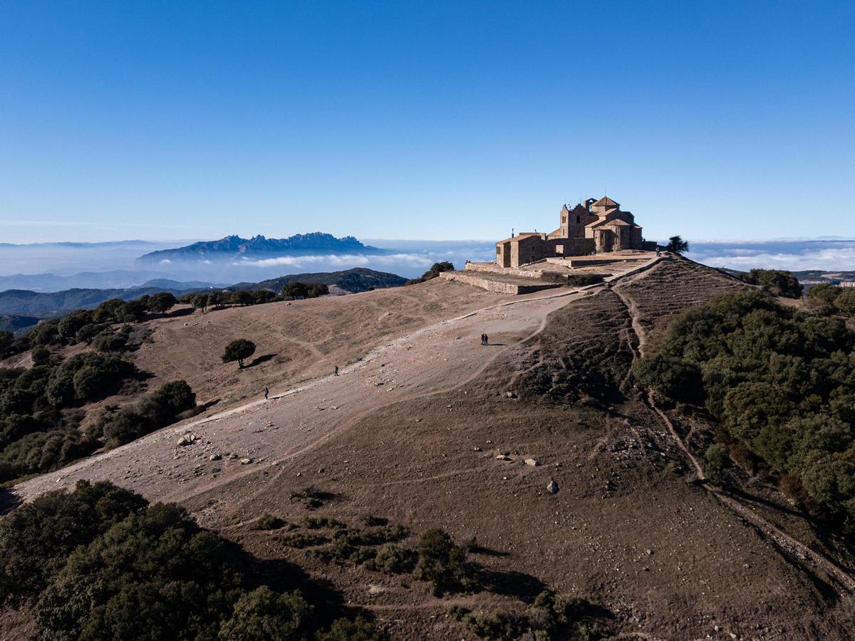 El paisaje de la famosa montaña de La Mola, que tiene un cierre anunciado