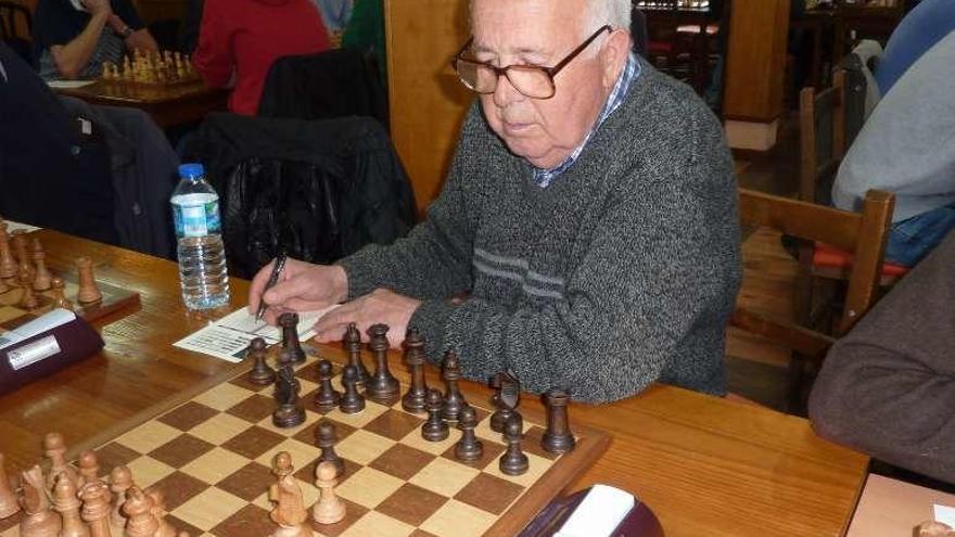 Manuel López, del Clínica Deza, durante el encuentro de Ourense.