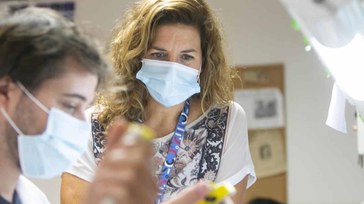 La investigadora Guillermina López-Bendito en el Instituto de Neurociencias, centro mixto de la Miguel Hernández y el CSIC.