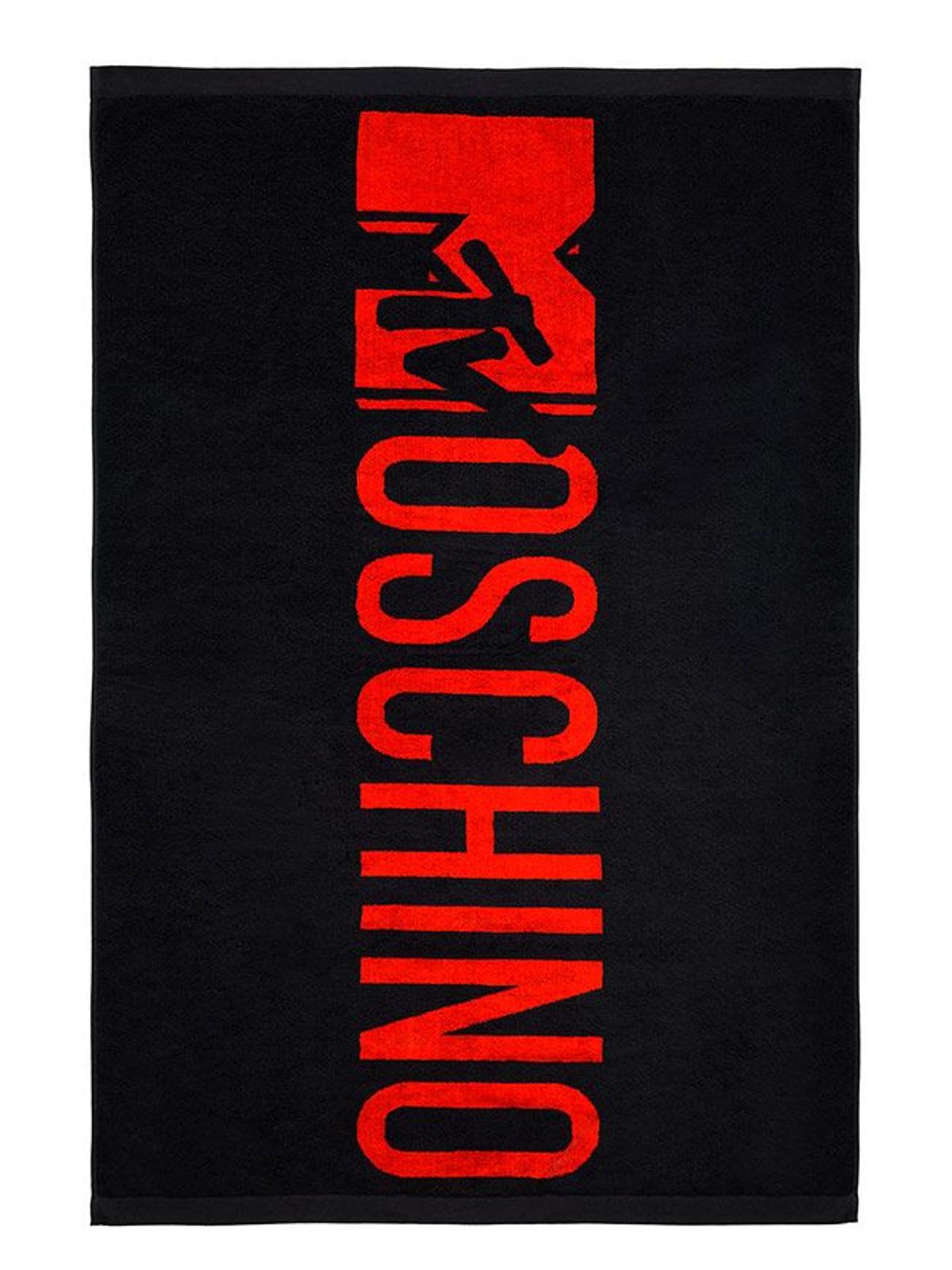 Todas las imágenes de la colección de Moschino x H&amp;M: bufanda XL con logo rojo