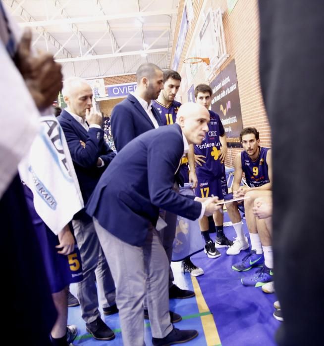 Partido entre el Unión Financiera Baloncesto Oviedo y el F.C. Barcelona B