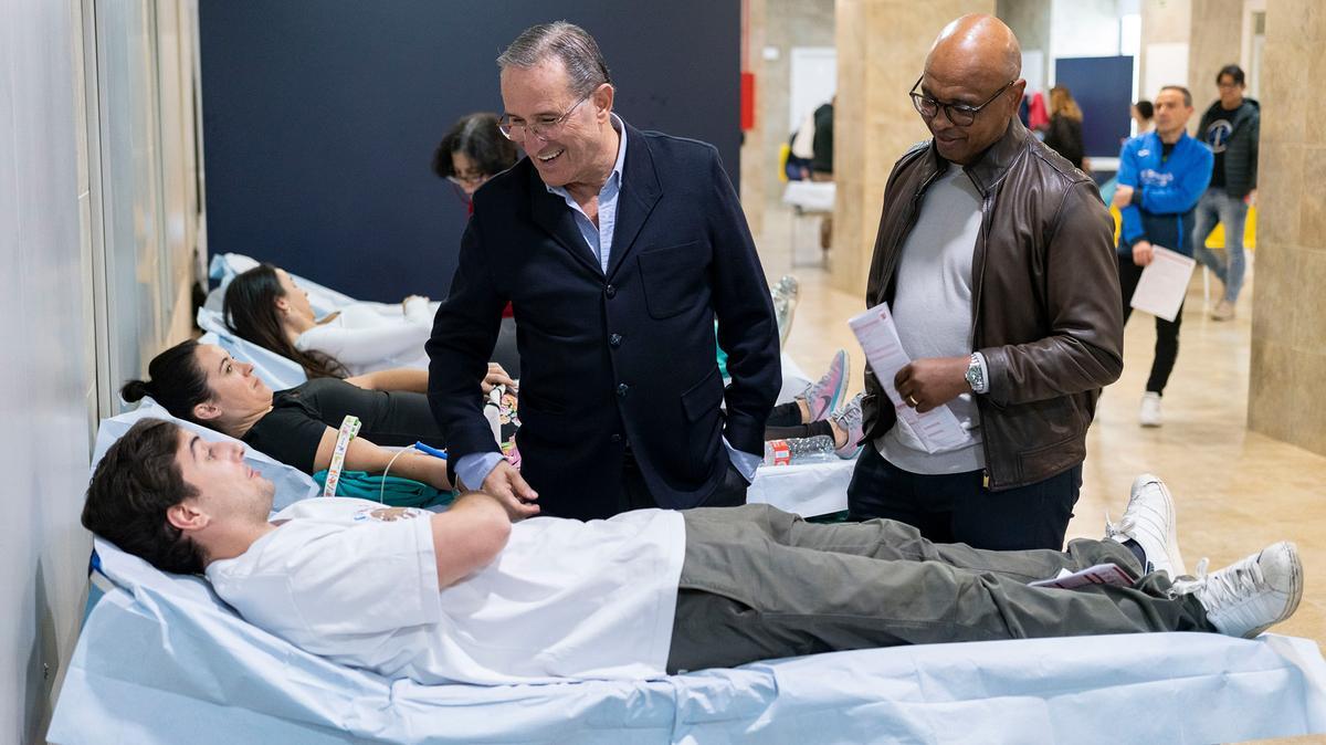 Marcos Senna junto a los donantes en otro año.