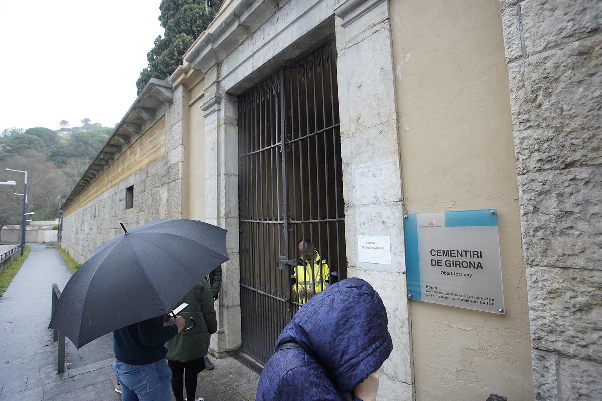 Les imatges del Cementiri Vell de Girona després dels actes vandàlics a una vintena de tombes Les imatges del Cementiri Vell de Girona després dels actes vandàlics a una vintena de tombes