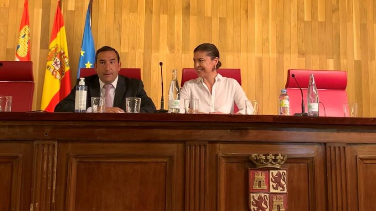 Los delegados territoriales de Zamora y Salamanca, en la reunión del Patronato del Parque celebrada ayer en la ciudad charra. | Cedida