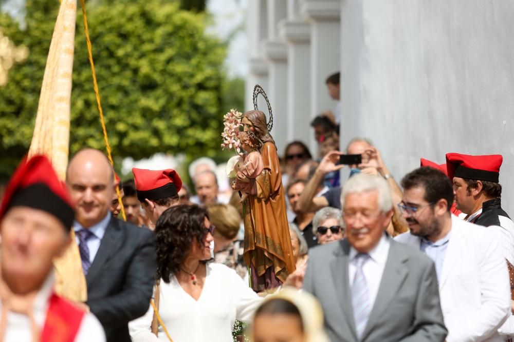 Jesús corona a su Virgen.