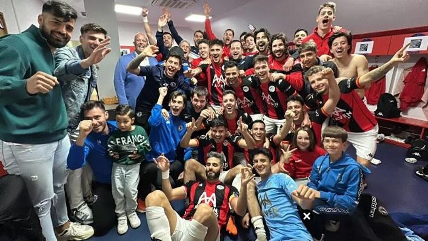 El Extremadura es campeón y tiene un mes para preparar el asalto a Tercera