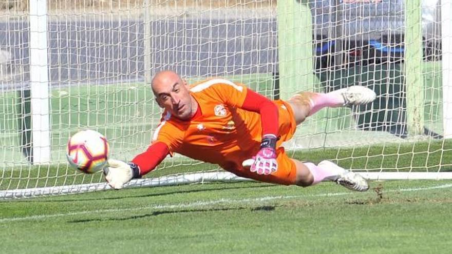 José Juan durante un entrenamiento con el Elche.