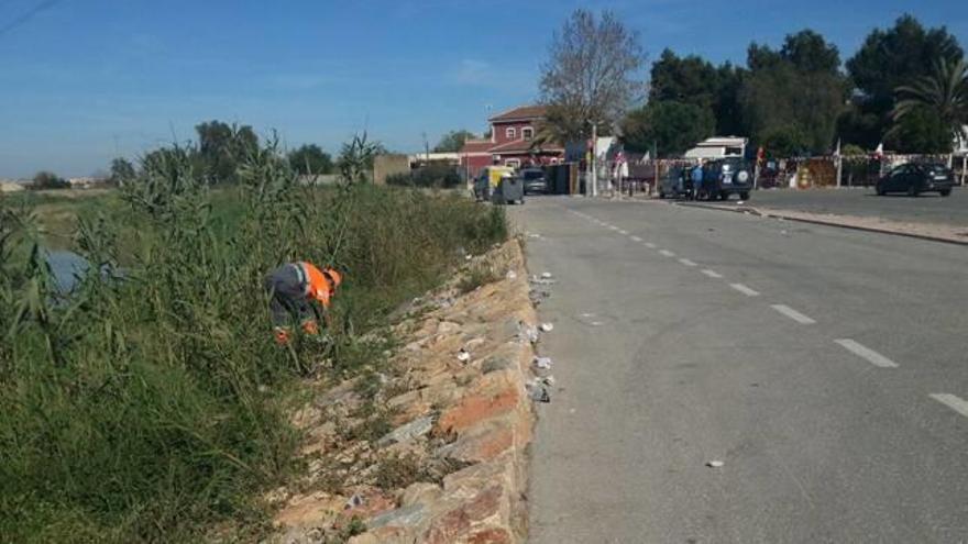 El Pader pide vallar el recinto del mercado para evitar basura al río