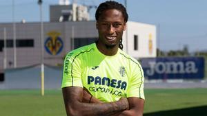 Rubén Semedo, defensa del Villarreal, posa con la equipación del conjunto groguet