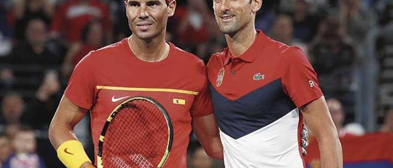 Nadal y Djokovic, en los prolegómenos de la final del Abierto de Australia que disputaron en enero.