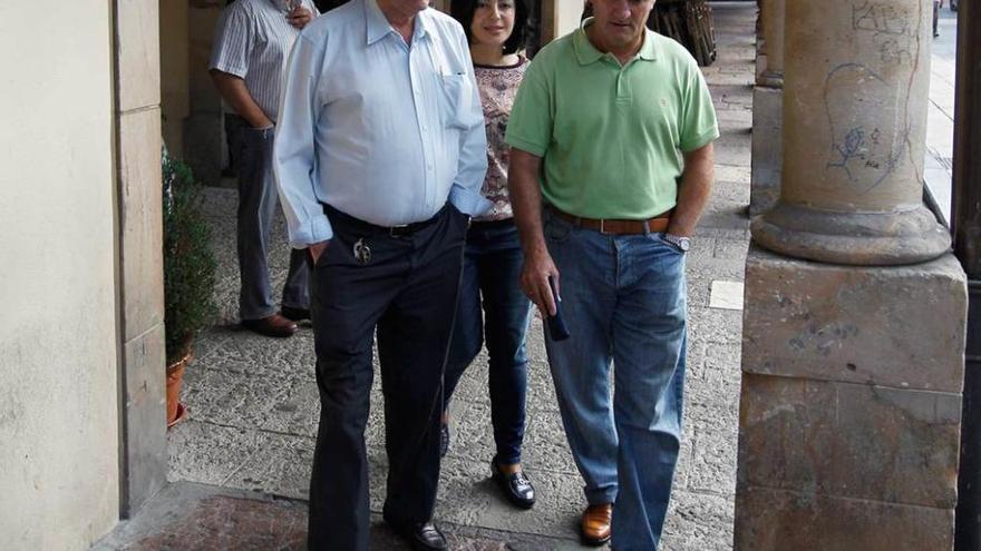 Juan García, a la izquierda, y Miguel Clemente, en el Fontán.