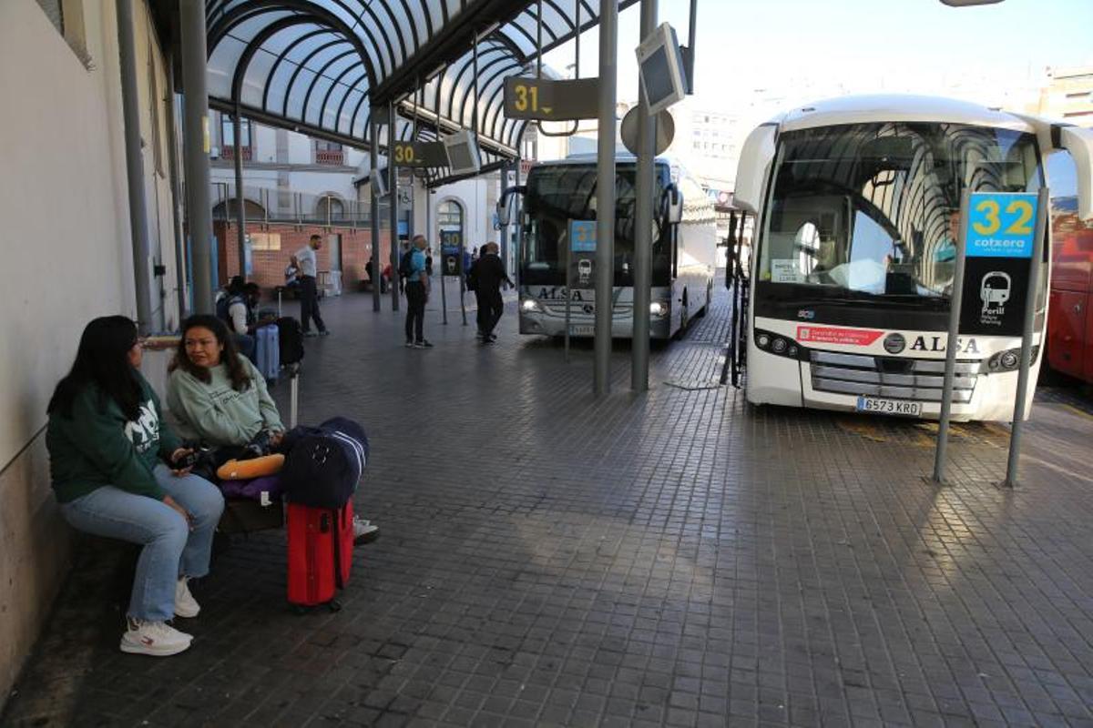 Buses interurbanos en la Estació del Nord y Barcelona