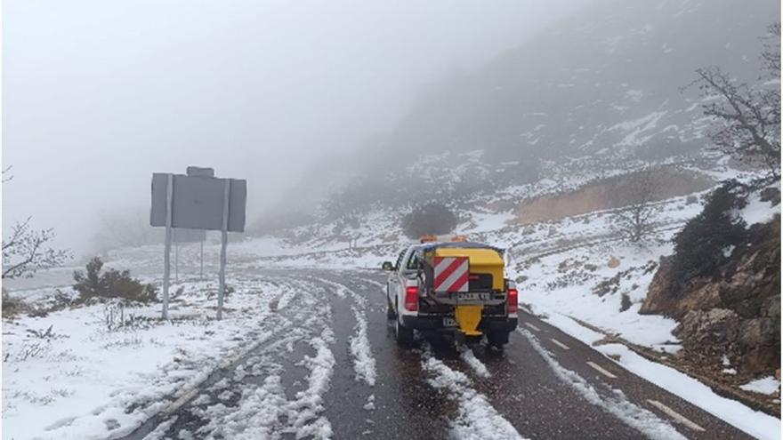 Solo la carretera de acceso al pico Villuercas sigue cortada a la circulación de vehículos