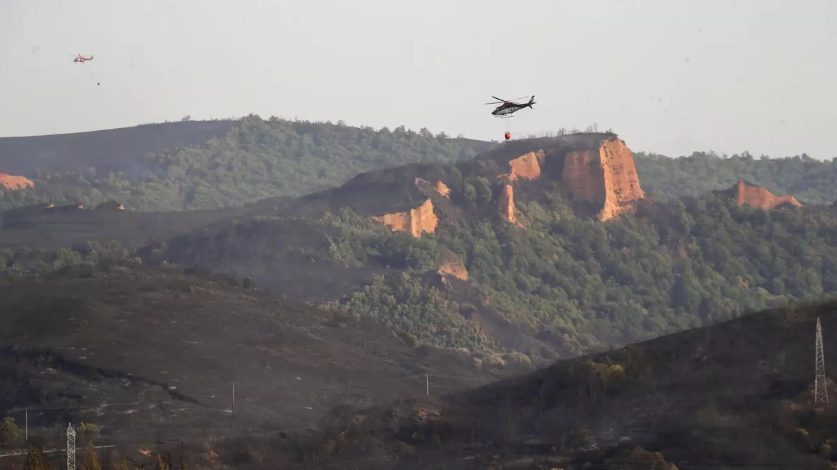 Los fuegos golpean la Península desde Zamora y León hasta Tarifa
