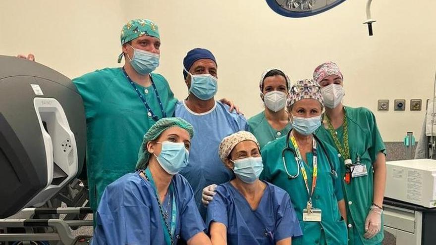 El HUCA y Cabueñes amplían la cirugía robótica al área de ginecología