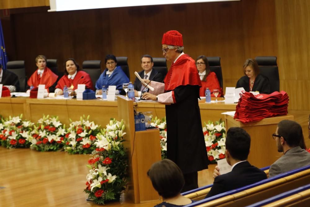 Graduación de "Teleco" y Derecho Económico