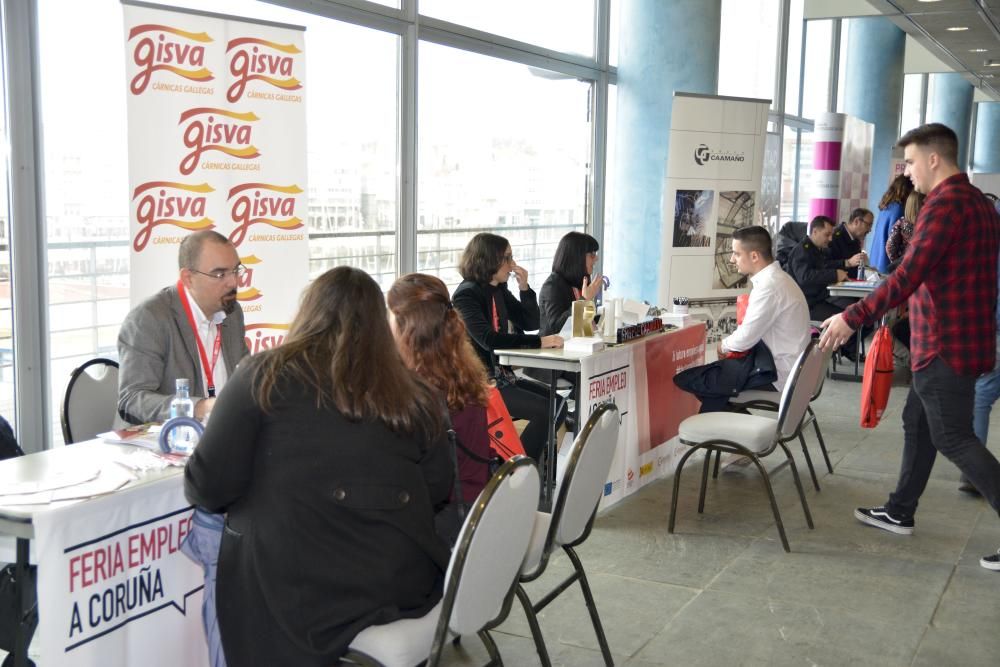 La II Feria de Empleo de A Coruña, organizada por la Cámara de Comercio, pretende potenciar el acercamiento entre empresas y jóvenes de entre 16 y 29 años que desean incorporarse al mercado laboral.