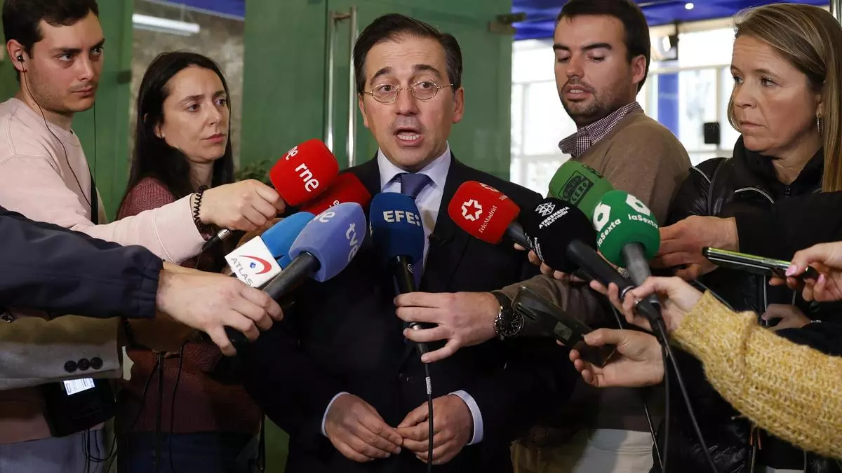 Albares exige a Feijóo que pida perdón por haber provocado "un incidente diplomático" con República Dominicana