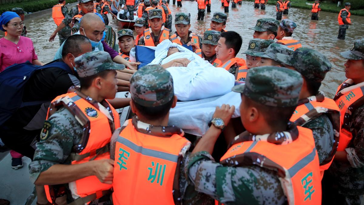 Fuertes lluvias en la provincia china de Henan dejan 376.000 evacuados.