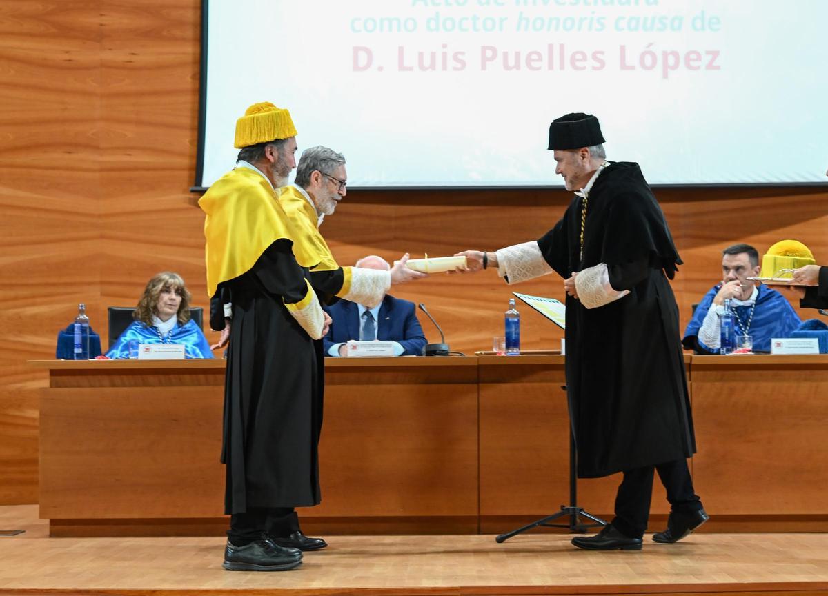 Así ha sido la ceremonioa de nombramiento como Doctor Honoris Causa al investigador Luis Puelles en la Universidad Miguel Hernández de Elche
