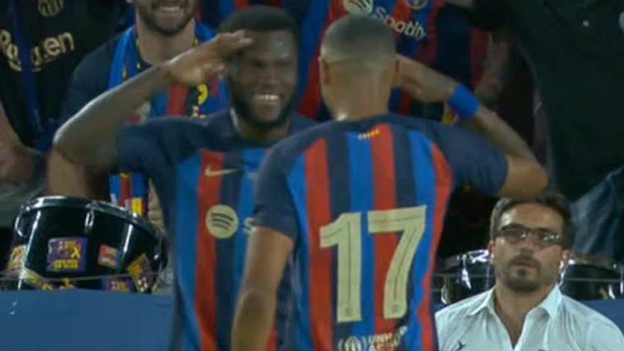 Aubameyang se sumó a la fiesta del Gamper con una celebración que nos suena mucho...