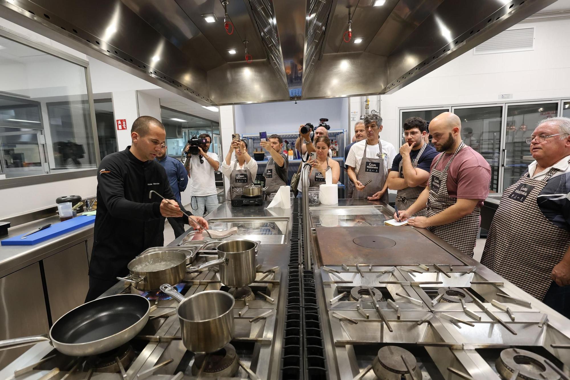 Clase magistral de sushi en la Escuela de Hostelería