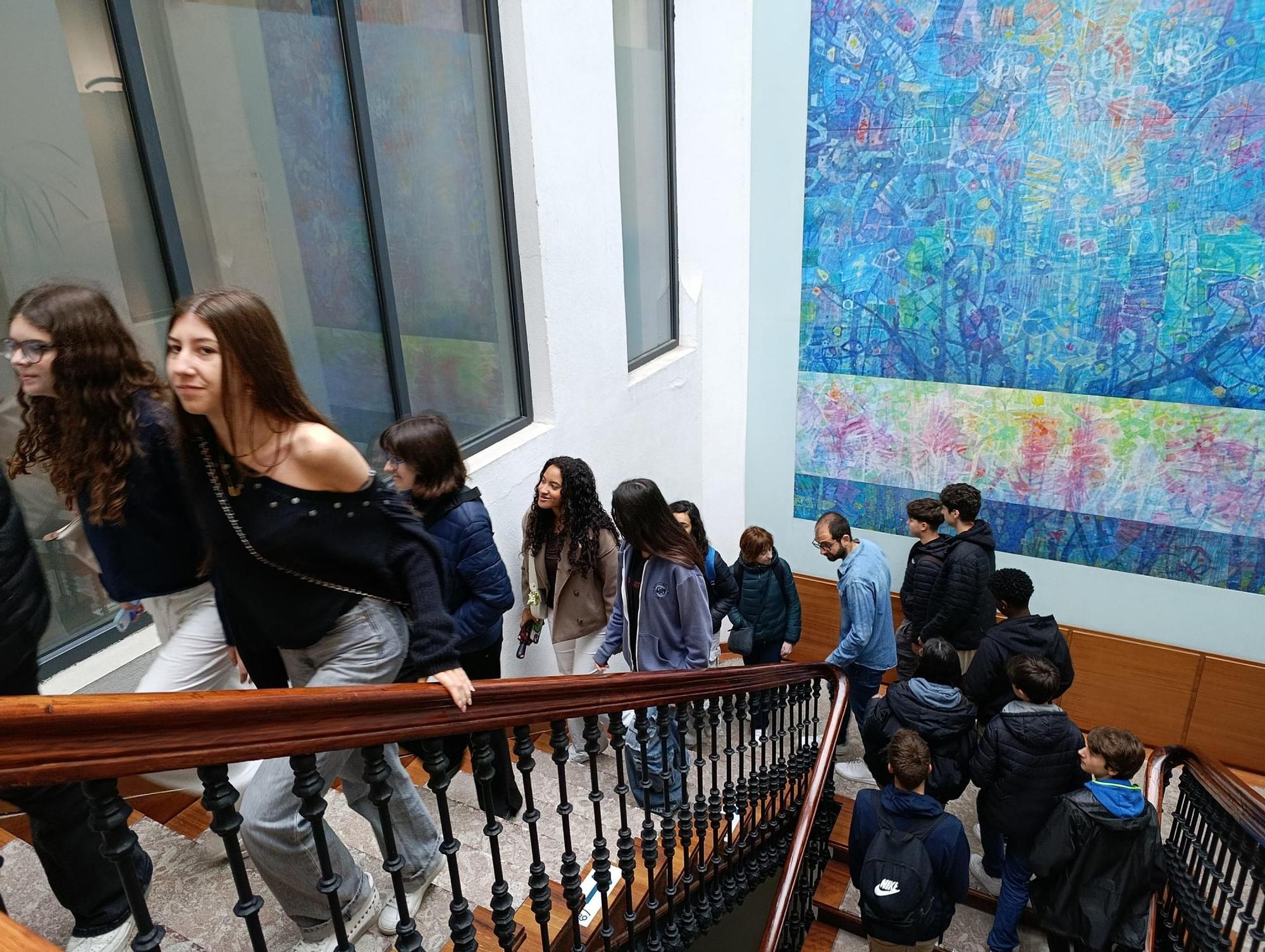 La visita de la Banda de Música del Conservatorio de Sabadell al Ayuntamiento de Siero, en imágenes