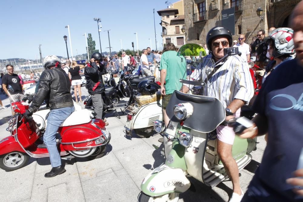 Concentración de vespas en Gijón