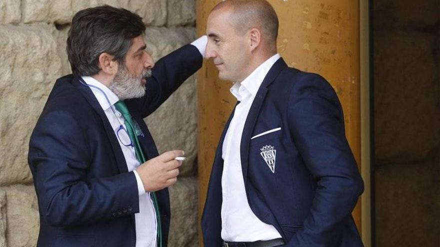 González asegura que el Córdoba hará &quot;siete u ocho fichajes más&quot;