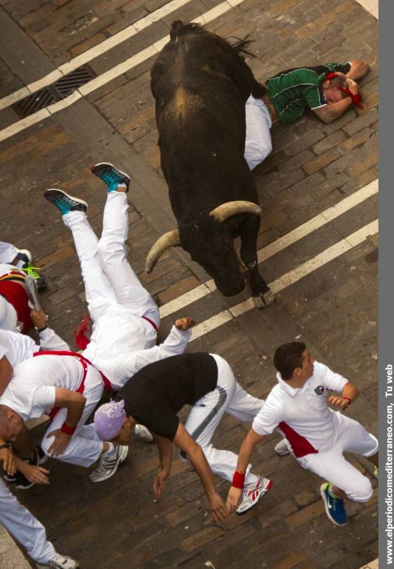 GALERÍA DE FOTOS - Penúltimo encierro de San Fermín