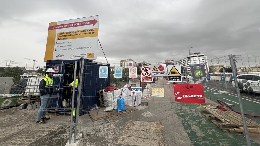 VÍDEO | En marcha las obras de instalación de toldos en el puente de San Telmo