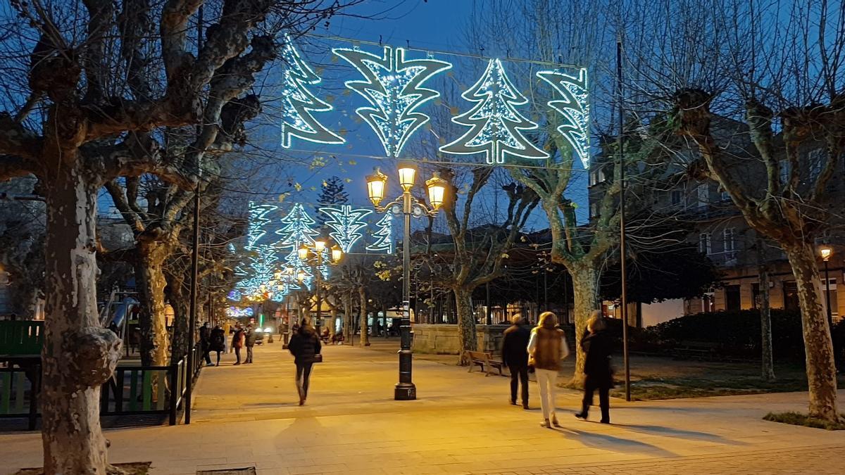 Una de las calles iluminadas en Bouzas.