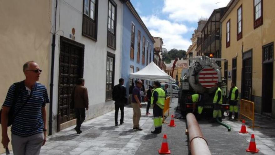 Una actividad de la empresa Teidagua en la calle San Agustín. | | E.D.